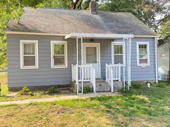 1708 W 4th St, Dixon, IL 61021