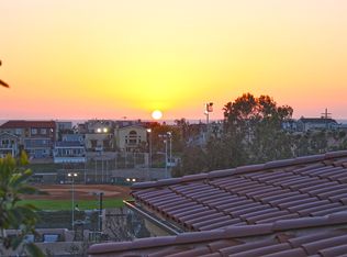 652 10th St, Hermosa Beach, CA 90254