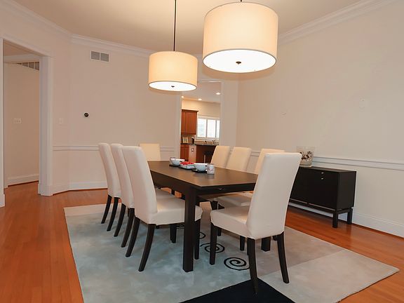 3rd image of 85 Goldfinch Cir