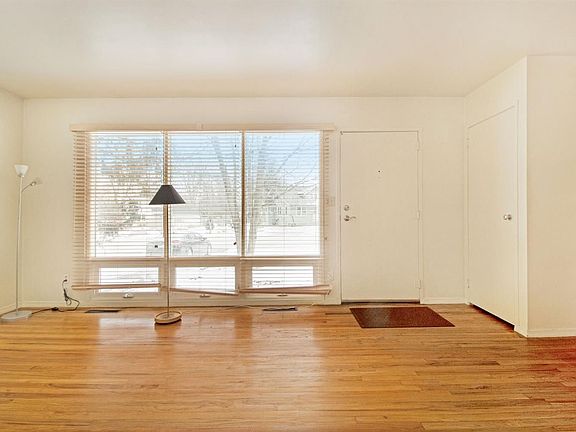 4th image of 2257 Miller Ave
