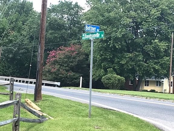 Exterior Neighborhood (street photo)