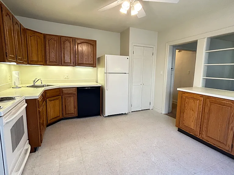 434 W Walnut St — Photo 6