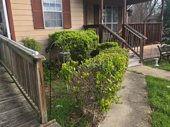 611 Maple St, Taylor, TX 76574