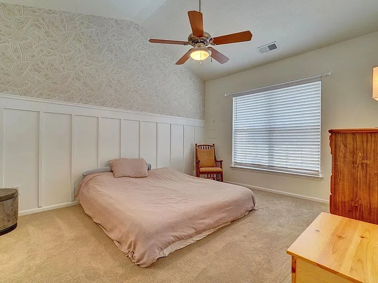 2230 Livingston St — Photo 11