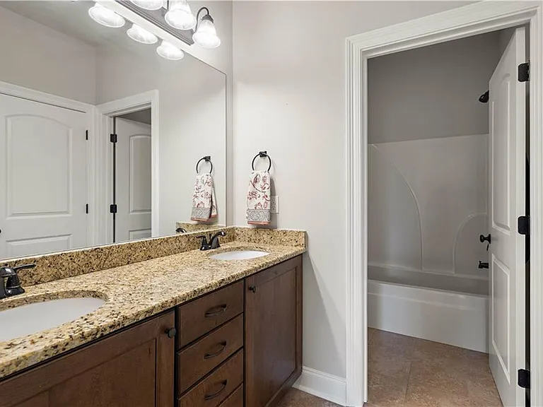 400 Walter Ln — Photo 18