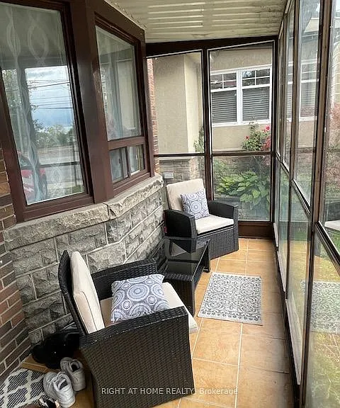 2680 Lake Shore Blvd W — Photo 2