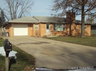 2 Prince Dr, Sherman, IL 62684