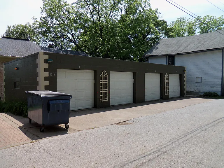 1316 E 10th St #1 — Photo 15