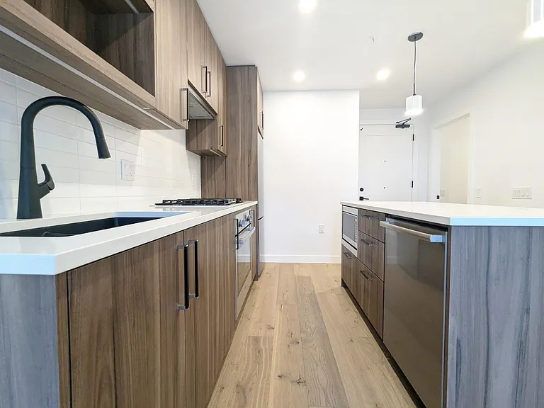 6859 Cambie St #2XX — Photo 4