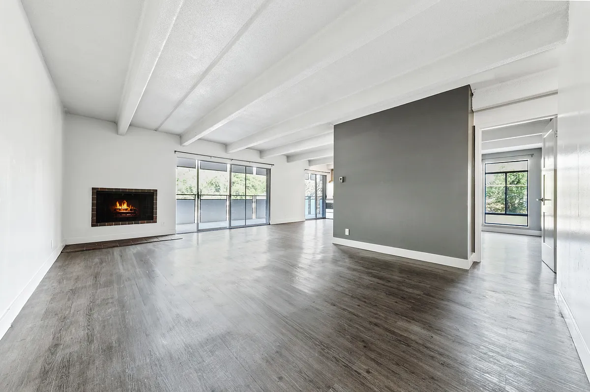 Building Photo - Luxe Tower apartments