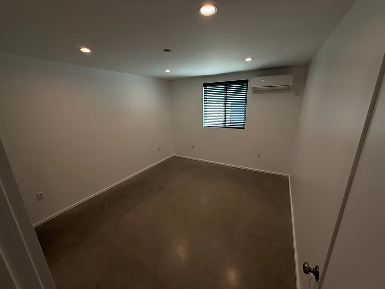 19237 Linnet St #19237 — Photo 15