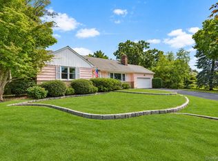 25 Manger Cir, Pelham, NY 10803