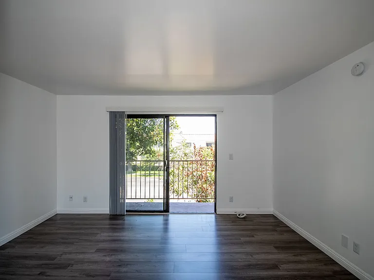 15128-44 Burbank Blvd — Photo 24
