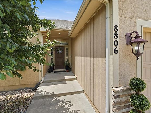 3rd image of 8806 N Norton Ave