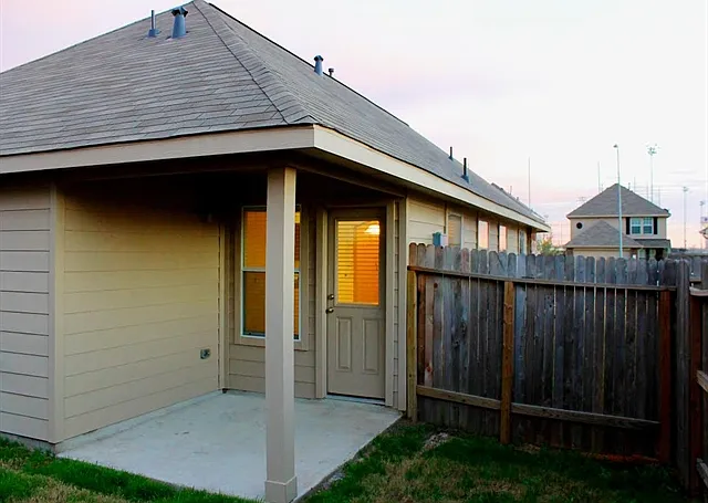 19146 Sandelford Dr — Photo 13