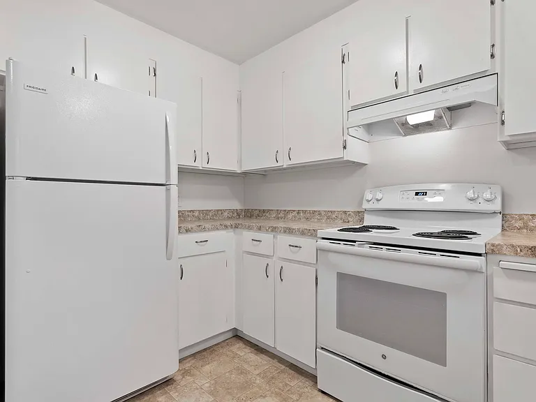 Cypress Lane Apartments — Photo 32