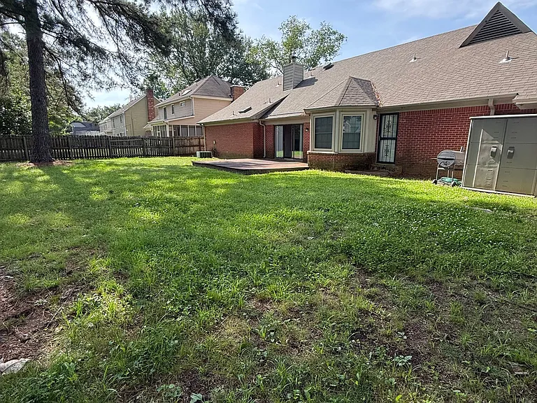 8142 Creekside Cir S — Photo 18