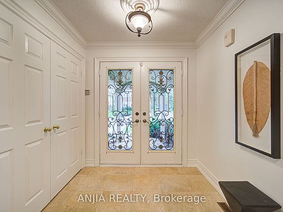4th image of 140 Reeve Dr
