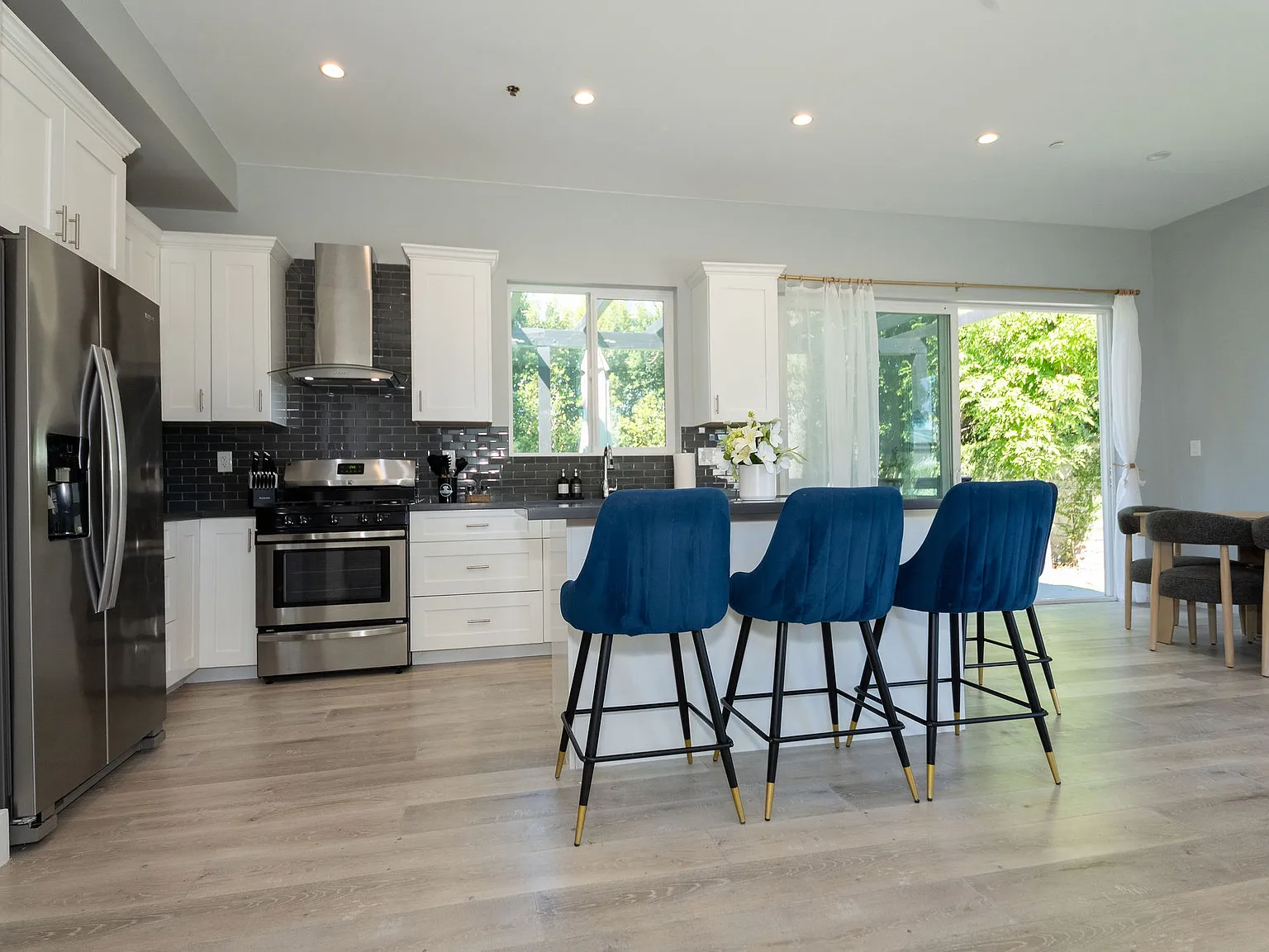 3 bed, 1200 sqft, $5,500 — Photo 4