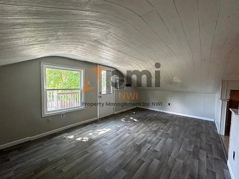 224 S Main St — Photo 4