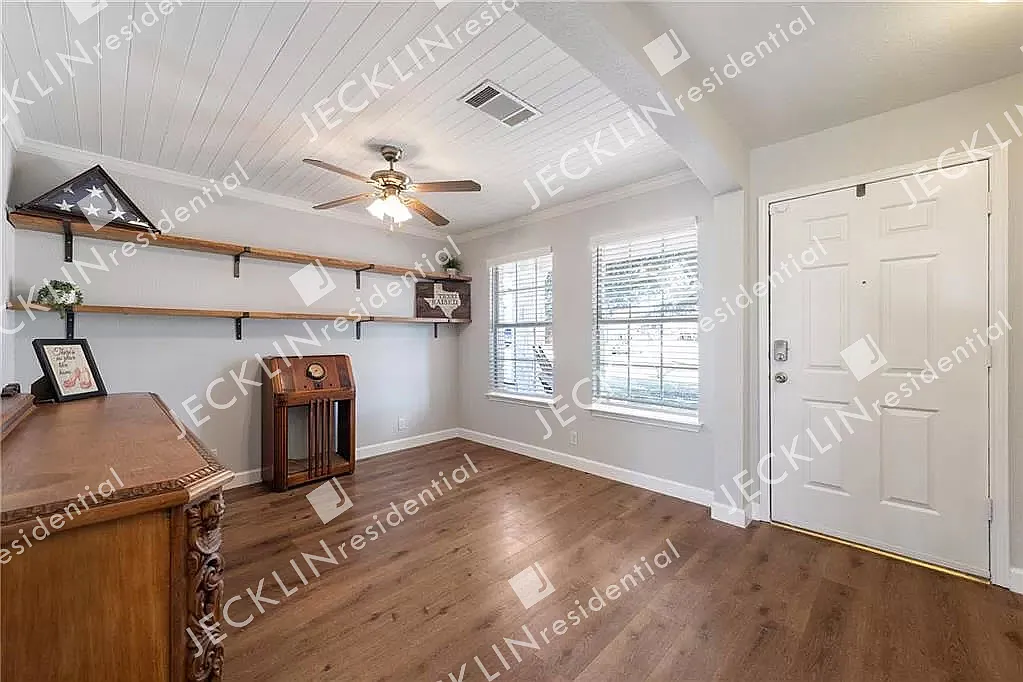 100 David Drive — Photo 3