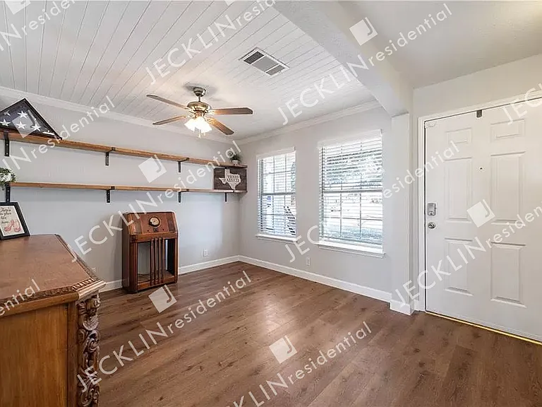 100 David Dr — Photo 3