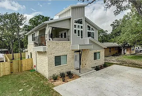 5 bed, 4.5 bath, 2142 sqft, $2,900 — Photo 1
