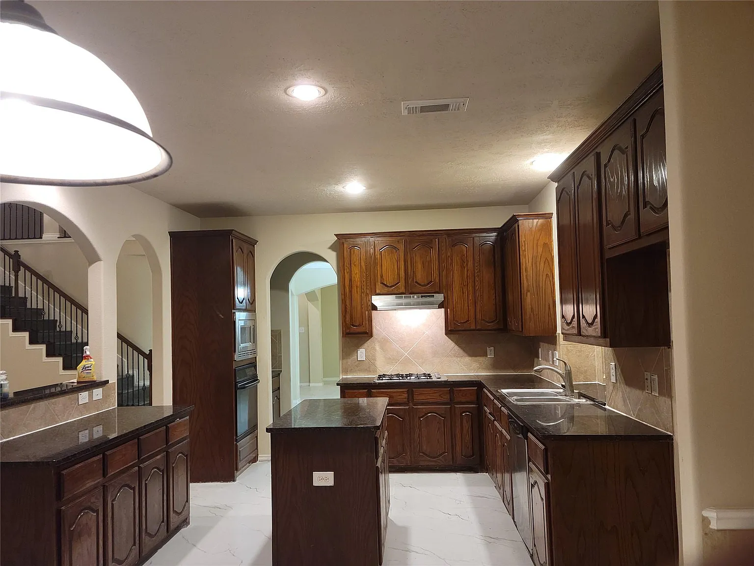 5 bed, 3.5 bath, 4008 sqft, $3,250 — Photo 3