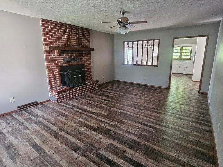 725 W Talmage St — Photo 5