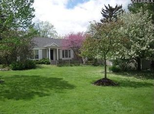 9 Stanridge Rd, Chagrin Falls, OH 44022