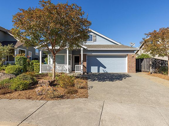2nd image of 104 Honeysuckle Court