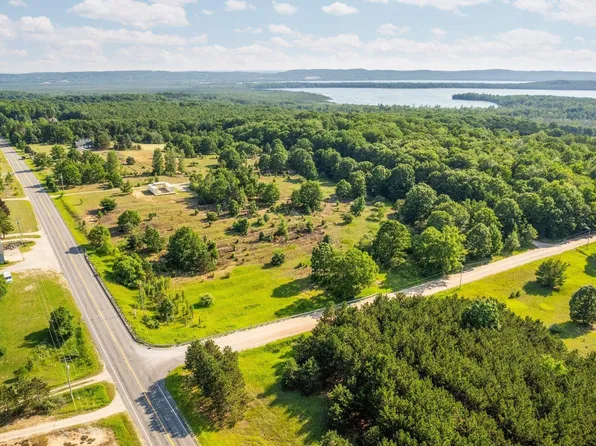 5896 Indian Hill Rd, Honor, MI 49640