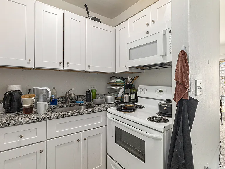 1327 Wilmot St #8 — Photo 8