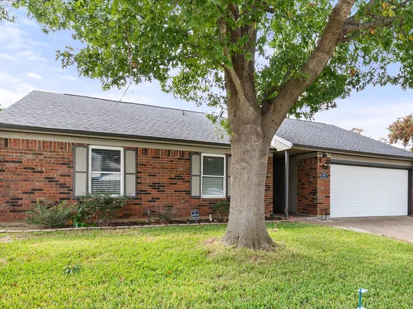 106 Cinnamon Ln, Euless, TX 76039