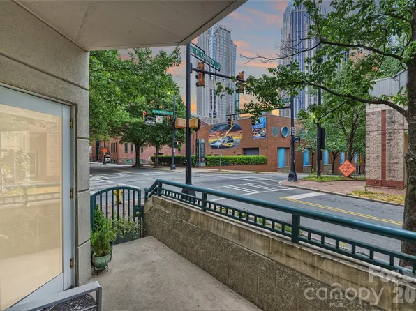 401 N Church St APT 103, Charlotte, NC 28202