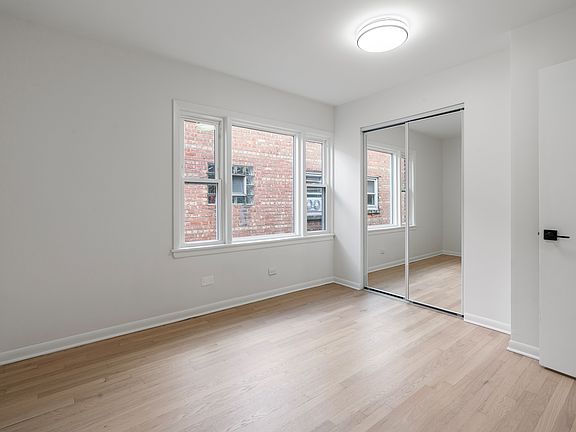 5th image of 5439 N Artesian Ave Unit 1