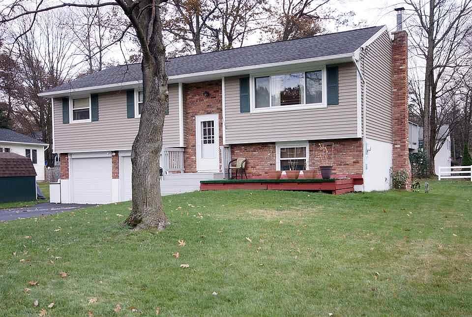 1st image of 22 Weston Dr