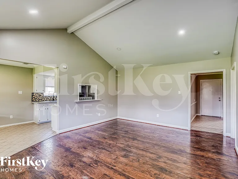 13914 Duncannon Dr — Photo 4