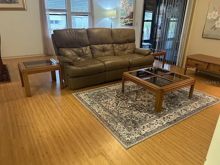 1550 Hillcrest Dr — Photo 2