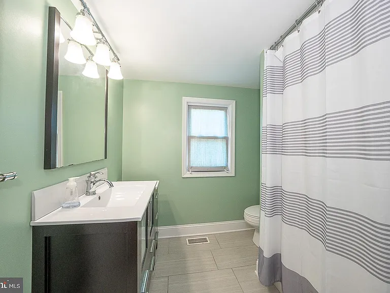 1916 S Alder St — Photo 27