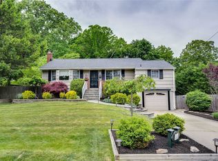 20 Balsam Ln, Commack, NY 11725