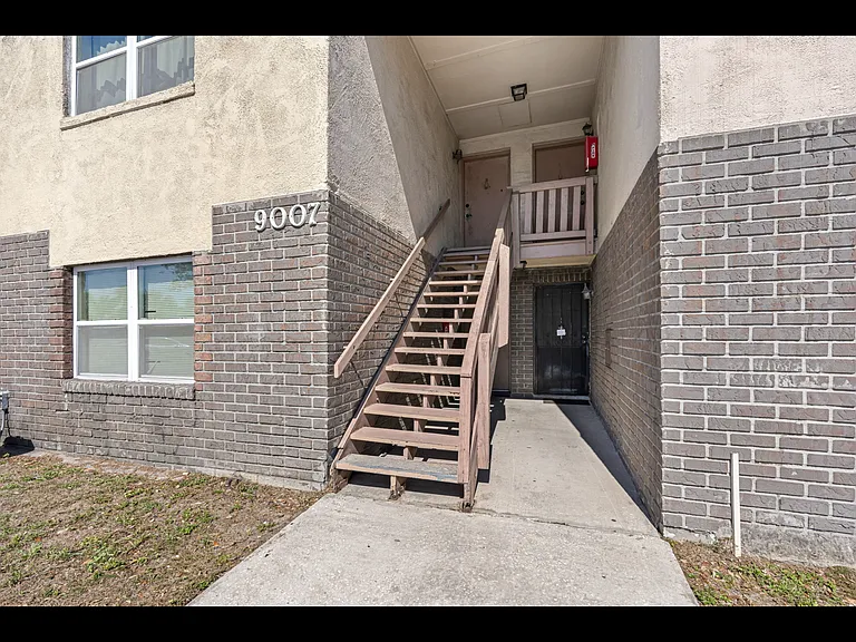 9007 Westchester Cir #B — Photo 13