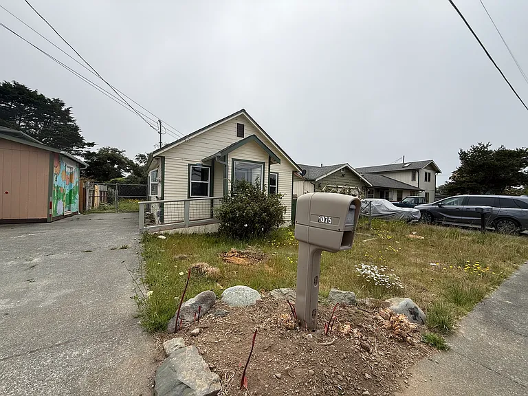 1075 Pacific Ave — Photo 1