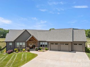 363 Samuel Dr, Mills River, NC 28759