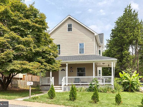 2nd image of 3814 Pinewood Ave