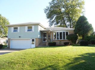 2106 Kohler Dr, Davenport, IA 52803