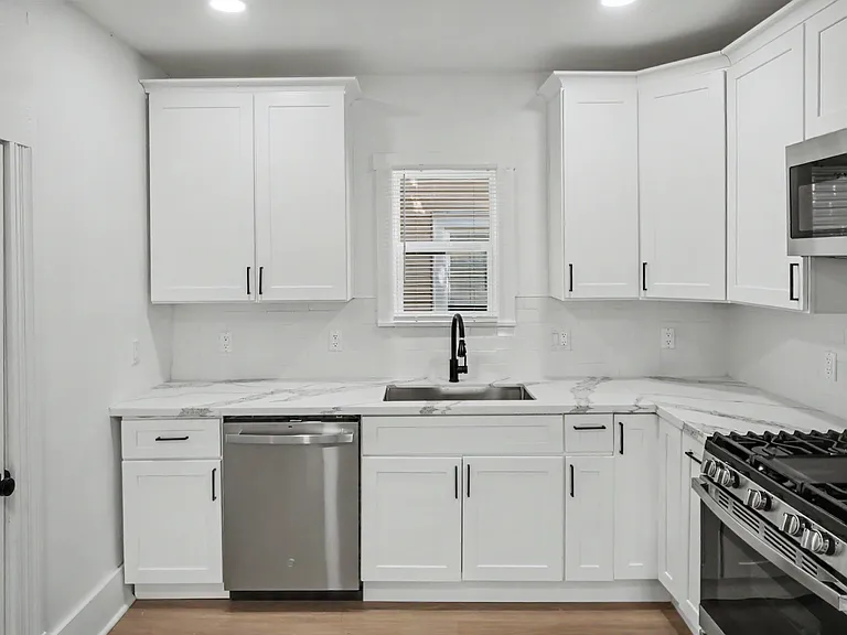 977 W Wayne St — Photo 10
