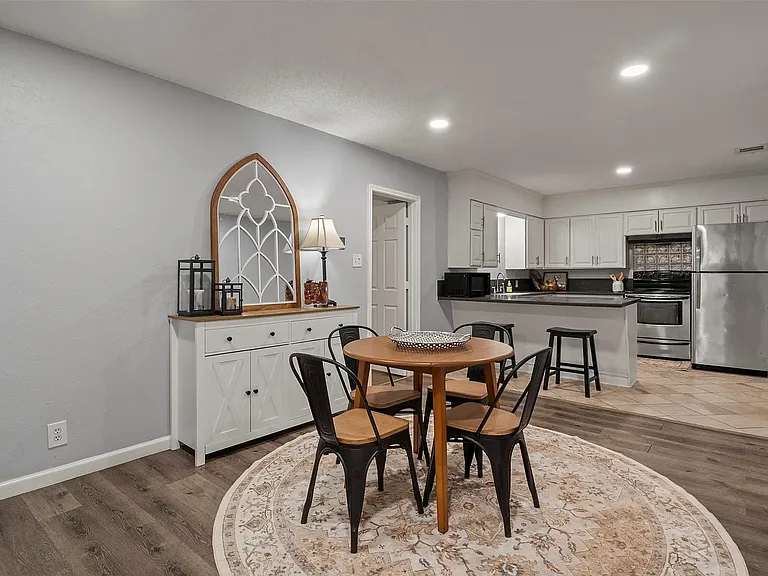 706 Henslee Dr — Photo 6