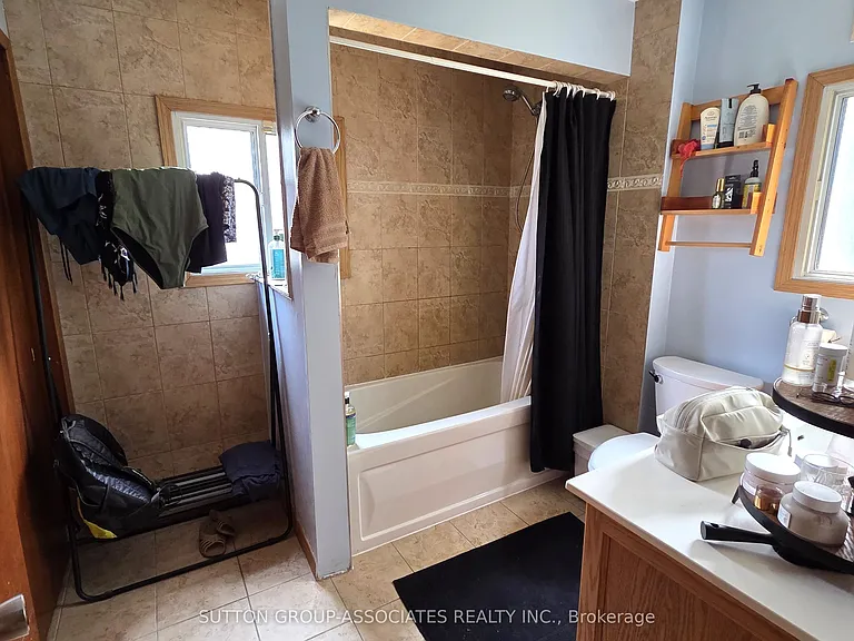 1099 Poplar Rd — Photo 13