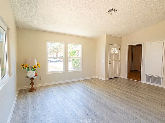 4th image of 43469 Carol Dr